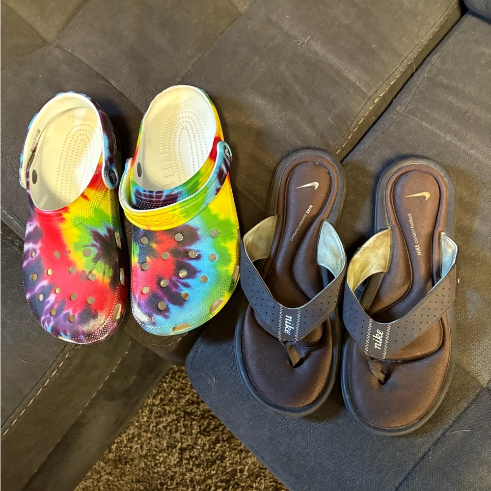 Pair size 10 Edmond brown Nike flippers n tiediy crocks good condition